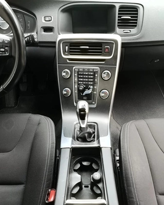 Volvo V60 cena 41800 przebieg: 193500, rok produkcji 2015 z Bytom małe 407